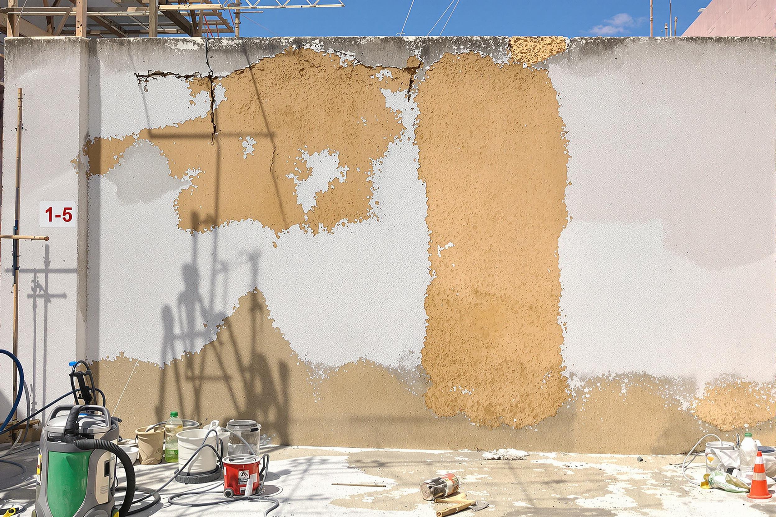 Préparation d'un mur extérieur avant application d'enduit hydrofuge