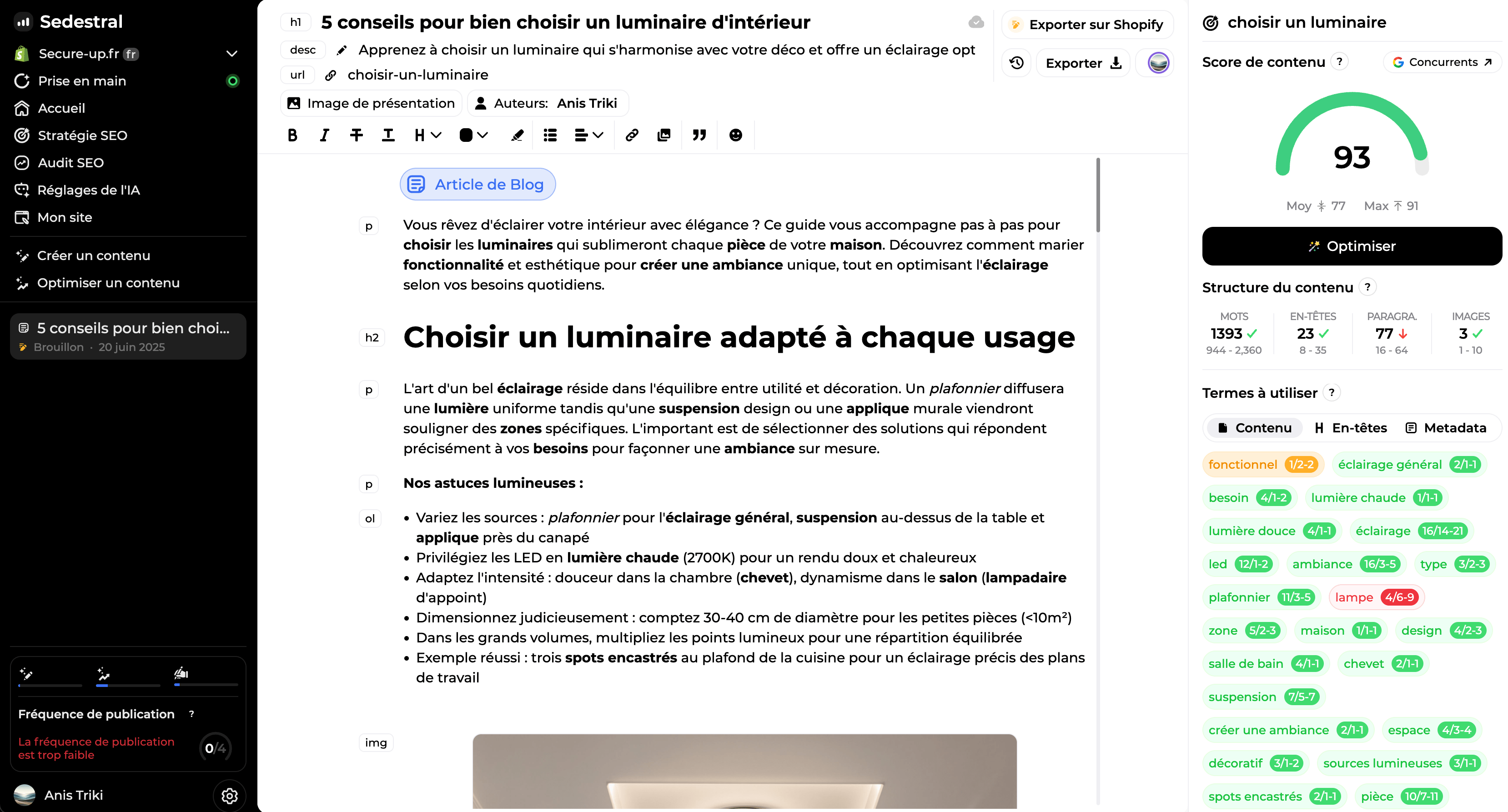 Capture d'écran d’un tableau de bord Sedestral: éditeur d’article avec bouton “Choisir un luminaire” et score SEO affiché à droite (93).
