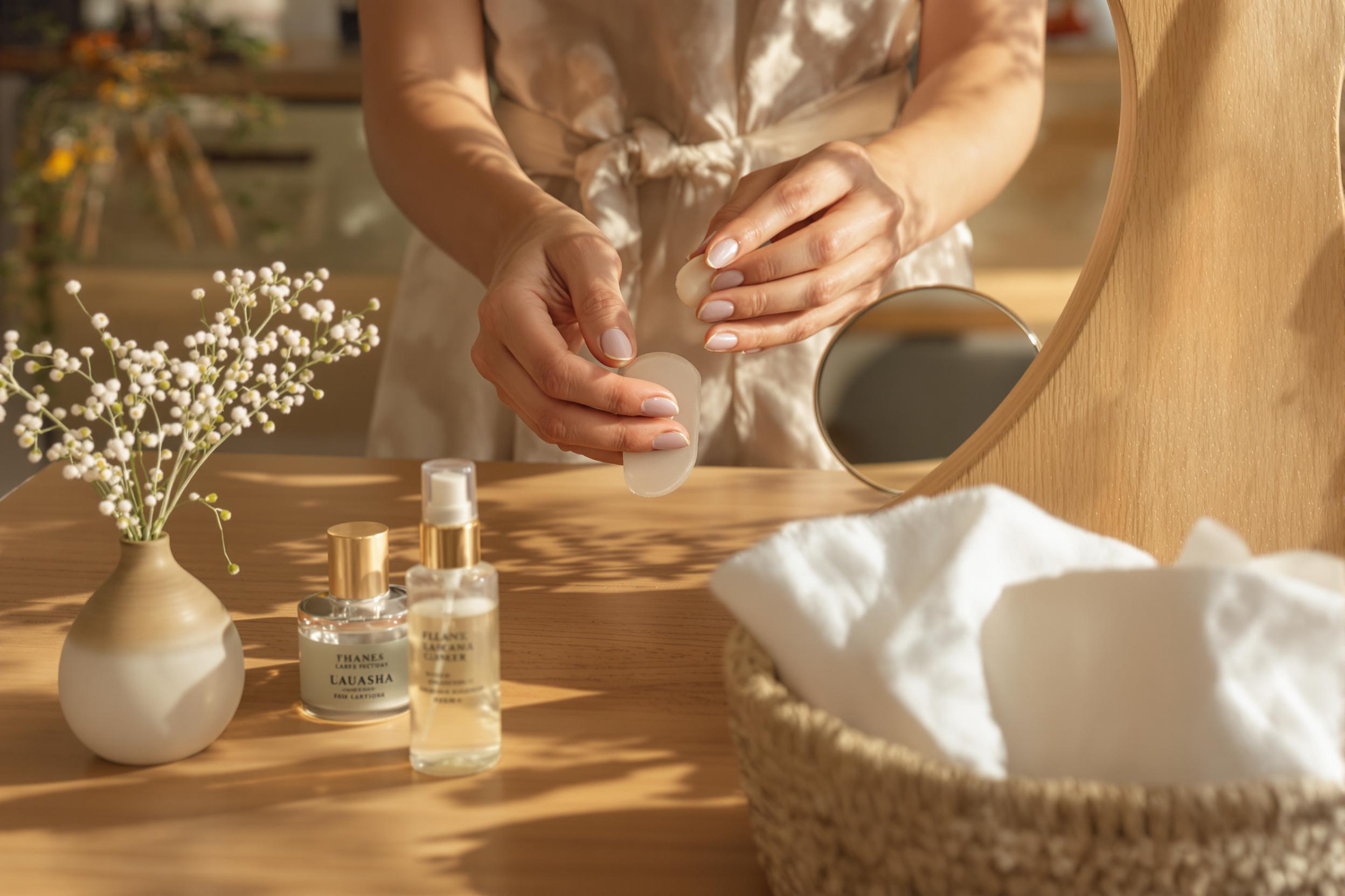 Routine liftante avec massage facial naturel