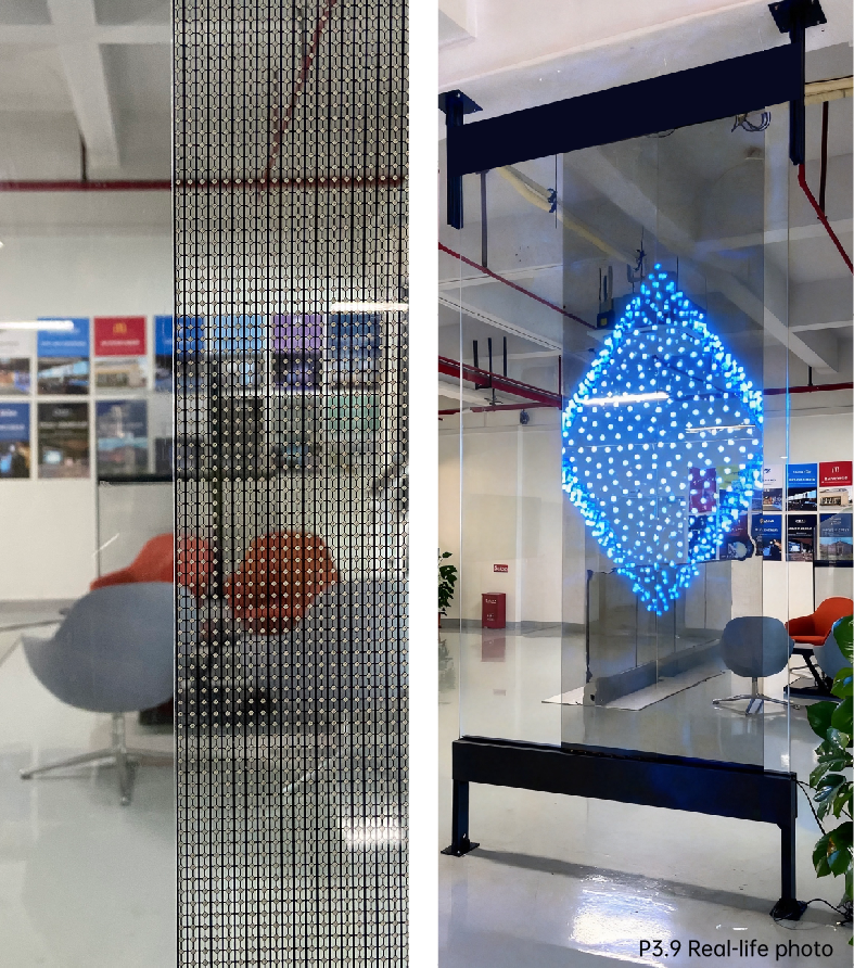 Écran led transparent comment ça marche : façade vitrée avec LED en motif lumineux bleu, visible à travers la vitre et cadre métallique noir en support.