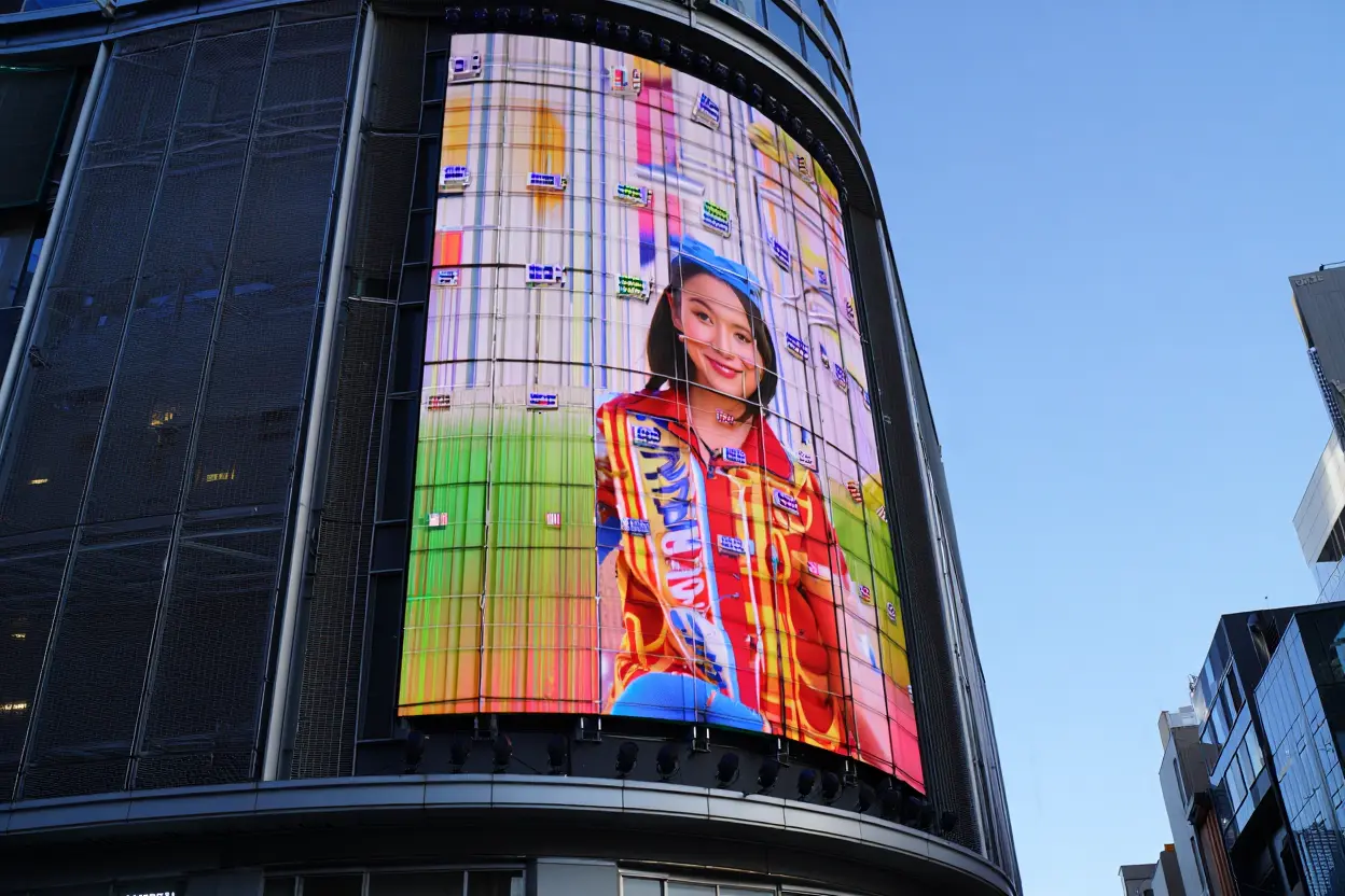Façade média LED haute luminosité en plein jour