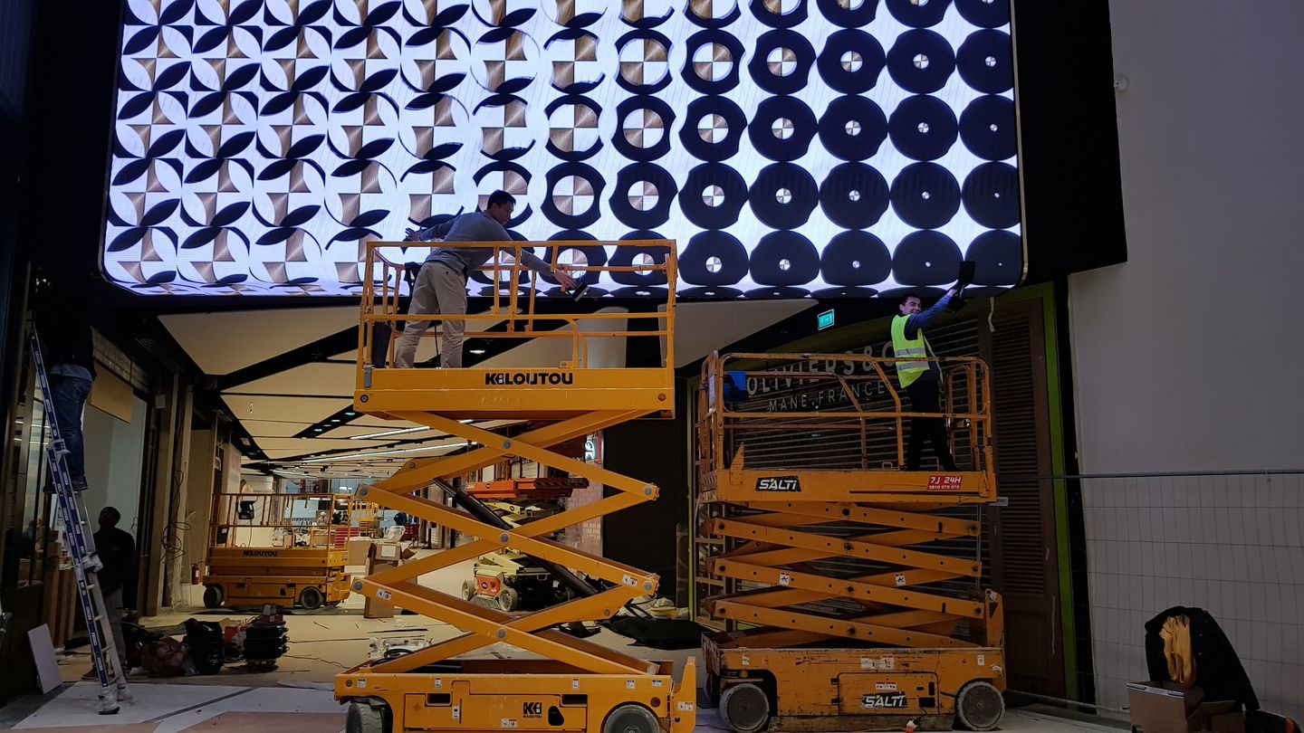 Notre écran LED avec retour horizontal à 90° - Parly 2