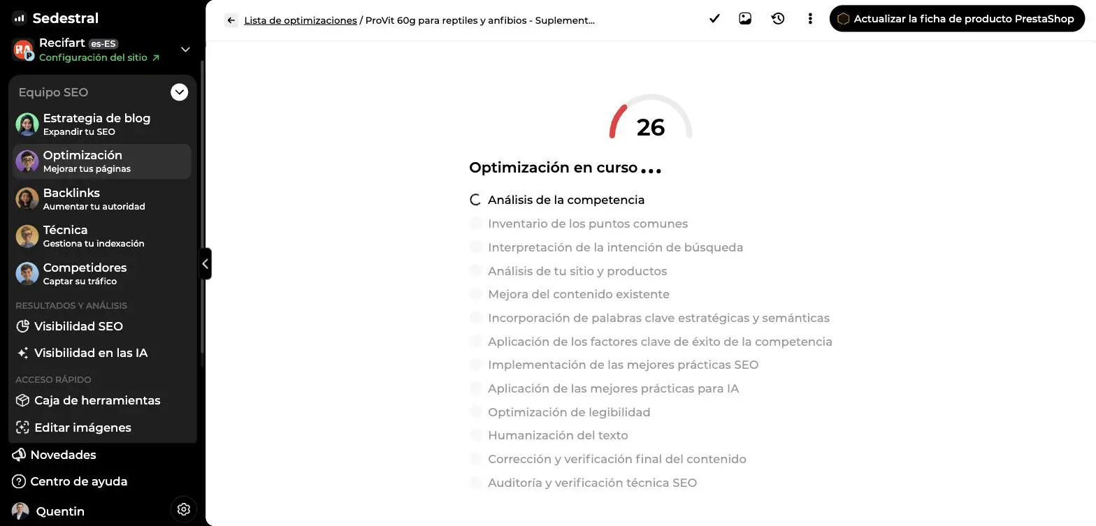 Panel Optimización en curso con un medidor de puntuación de contenido en 26 y la lista de etapas de análisis y reescritura
