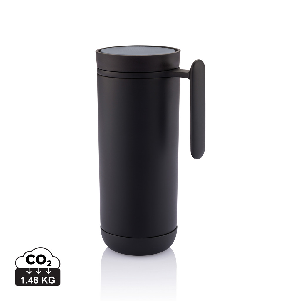 Meilleur mug isotherme étanche noir, design minimaliste, poignée intégrée et capot, capacité adaptée, symbole CO2 1,48 kg.
