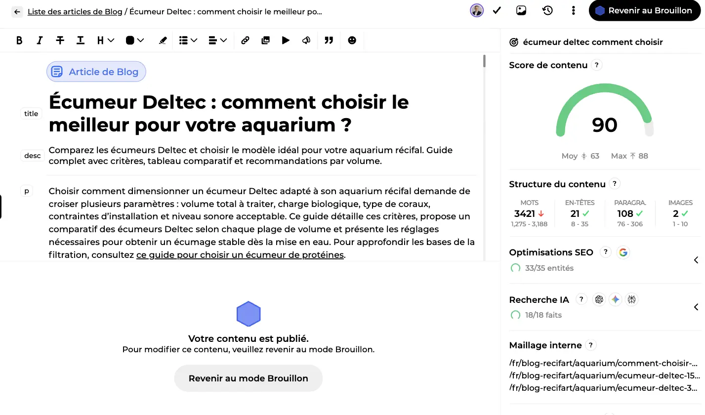 Éditeur d’article avec le texte à gauche, les étiquettes de blocs en marge et le panneau de score de contenu à 90 à droite