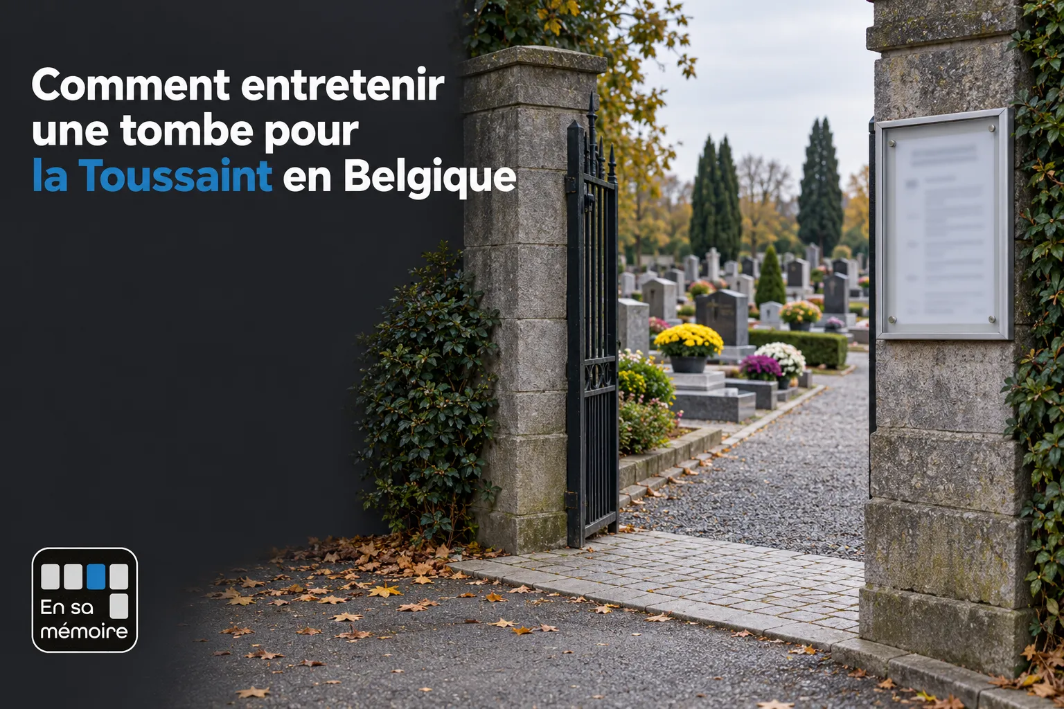 L’entrée d’un cimetière s’ouvre sur une allée bordée de tombes fleuries.