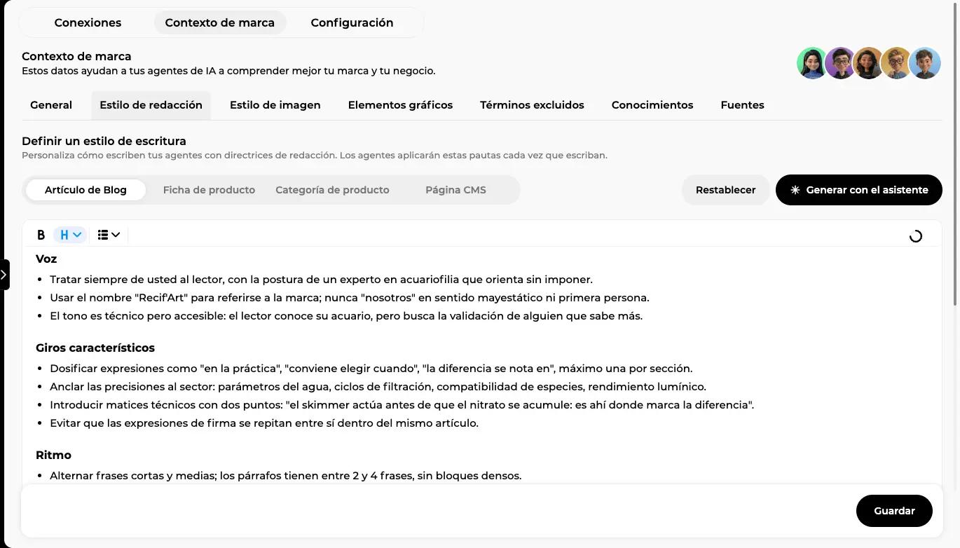Pestaña Estilo de redacción con las subpestañas por tipo de contenido, el botón Generar con el asistente y las pautas redactadas