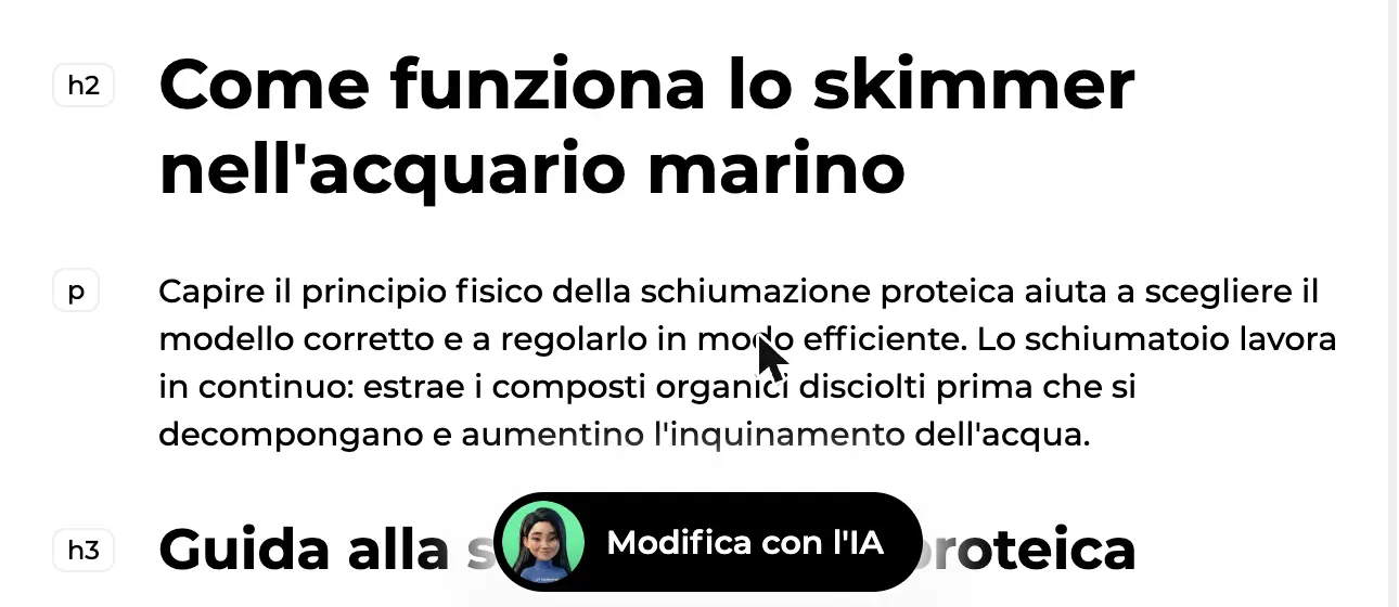 Pastiglia flottante Modifica con l'IA nell'editore, sotto un titolo h2 e il suo paragrafo con le etichette di blocco