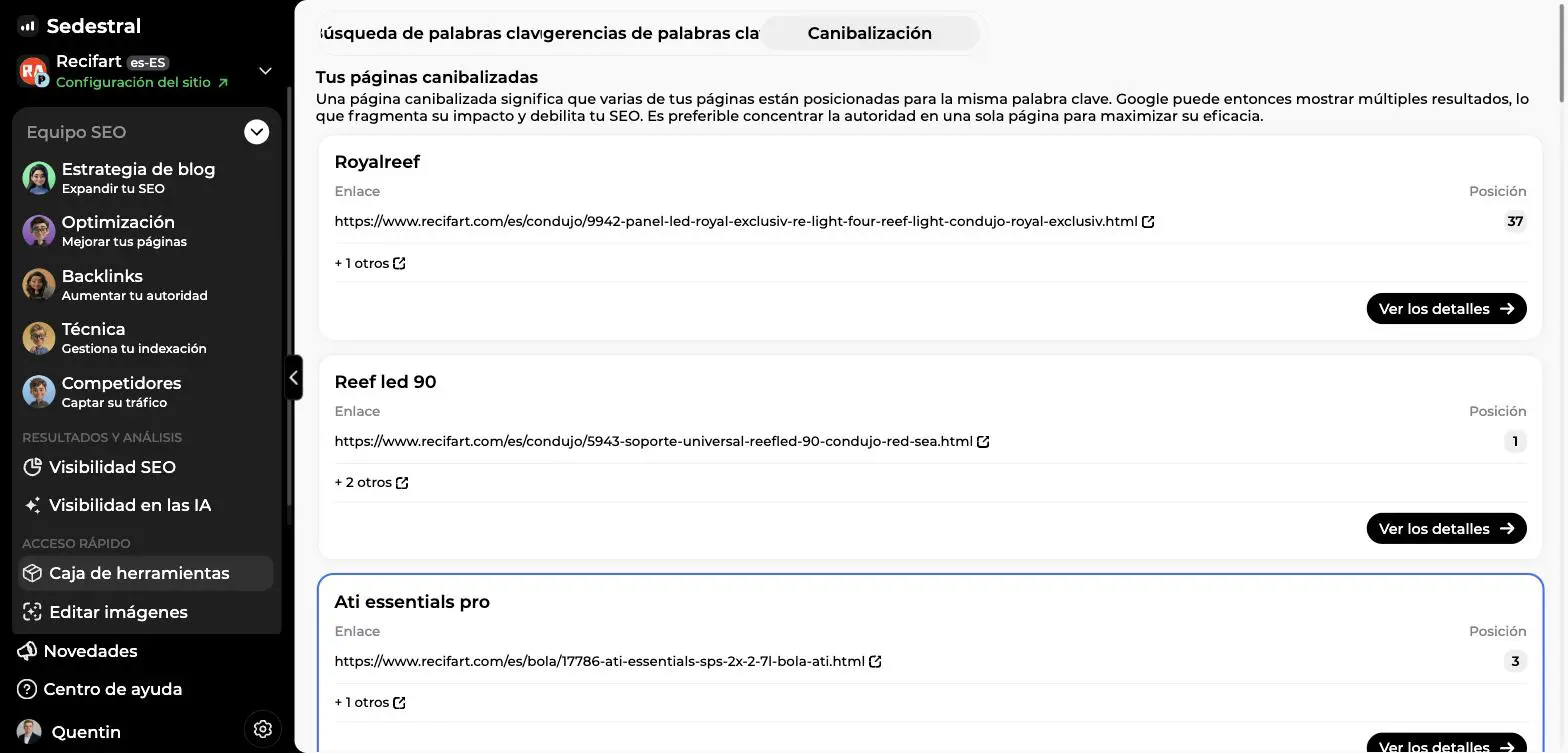 Lista Tus páginas canibalizadas de una tienda con las palabras clave Royalreef, Reef led 90 y Ati essentials pro, sus enlaces y su posición en Google