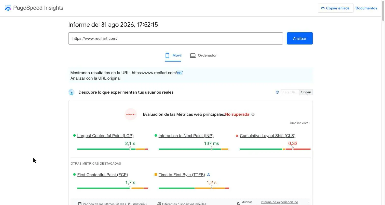 Informe de PageSpeed Insights en móvil: LCP 2,1 s e INP 137 ms en verde, CLS 0,32 en rojo, evaluación de métricas web principales no superada.