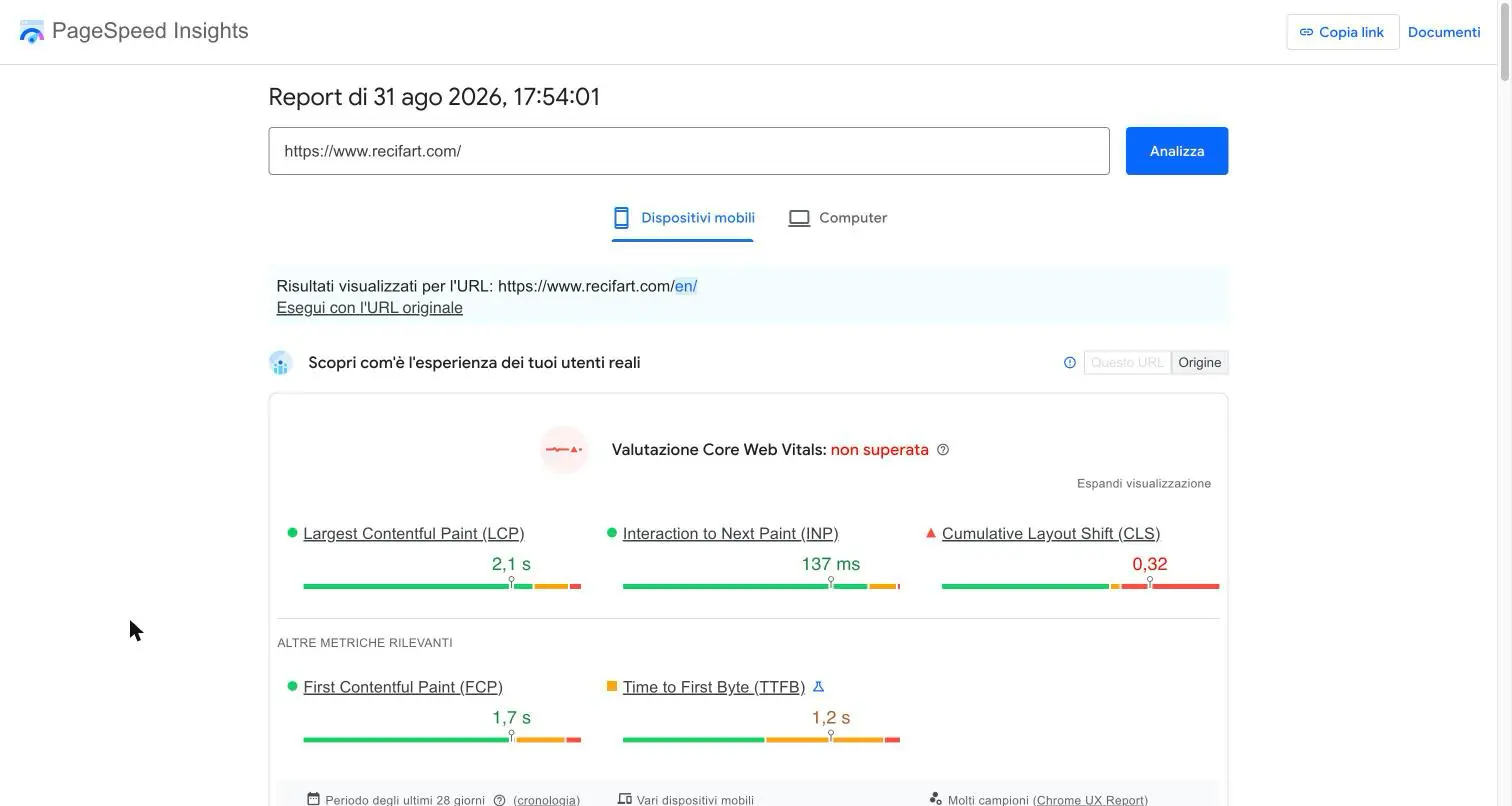 Rapporto PageSpeed Insights di un negozio PrestaShop: LCP 2,1 s e INP 137 ms in verde, CLS 0,32 in rosso, valutazione non superata.
