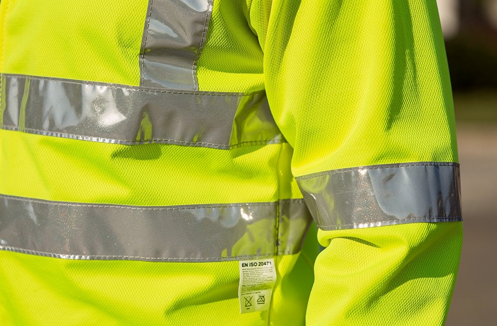 Détail bandes rétroréfléchissantes veste haute visibilité