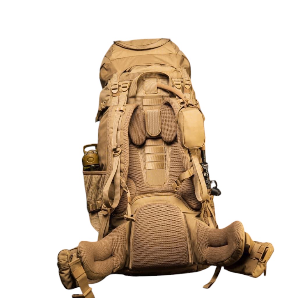 Sac à dos militaire tactique de grande capacité avec harnais, poches et mousquetons, couleur kaki. Sac à dos militaire tactique de grande capacité avec harnais, poches et mousquetons, couleur kaki.