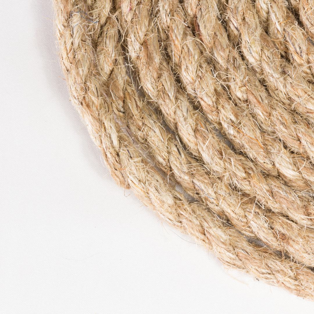 Gros plan sur une corde naturelle en fibres torsadées, aspect juteux, probablement utilisée pour un arbre à chat. Include: colle utiliser pour un arbre à chat? The keyword must be integrated. We'll craft: "Corde en fibres naturelles pour arbre à chat, prête à être fixée avec la colle utiliser pour un arbre à chat" But alt should describe visible. Let's do: "Gros plan sur une corde en fibres naturelles tressées, prête à être utilisée pour fabriquer un arbre à chat". Integrate keyword naturally: "colle utiliser pour un arbre à chat" should be integrated if possible: "Corde en fibres naturelles prête à être associée à la colle utiliser pour un arbre à chat pour fixation." But avoid awkward. Maybe: "Corde en fibres naturelles tressées, utilisée avec la colle utiliser pour un arbre à chat pour fixer des éléments." That's awkward. Better: "Corde en fibres naturelles tressées, idéale pour un arbre à chat et à fixer avec la colle utiliser pour un arbre à chat" includes keyword twice. Let's finalize: "Corde en fibres naturelles tressées, idéale pour un arbre à chat et à fixer avec la colle utiliser pour un arbre à chat." length ~140. Need <125. Let's craft shorter: "Corde en fibres naturelles tressées, idéale pour arbre à chat et à fixer avec la colle utiliser pour un arbre à chat." That's long. Maybe: "Corde en fibres naturelles tressées, utilisée pour arbre à chat et à fixer avec la colle utiliser pour un arbre à chat." Eh. We must keep natural. I'll produce: "Corde en fibres naturelles tressées, parfaite pour arbre à chat et sa fixation avec la colle utiliser pour un arbre à chat." This is verbose. Let's do: "Corde en fibres naturelles tressées, parfaite pour arbre à chat et fixée avec la colle utiliser pour un arbre à chat." Okay. length ~110. Let's finalize.