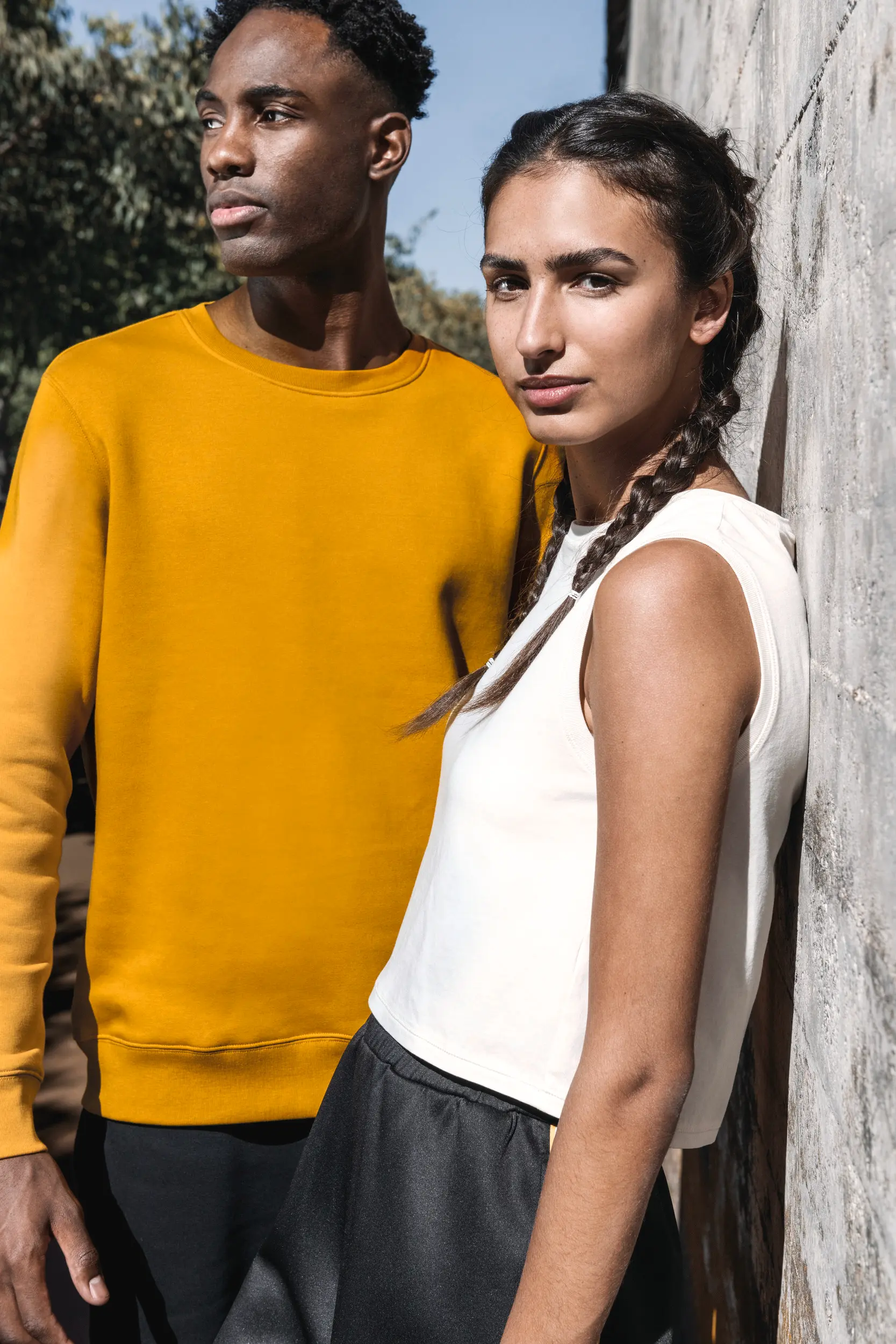 Sweat col rond en coton bio personnalisé et un crop top personnalisable